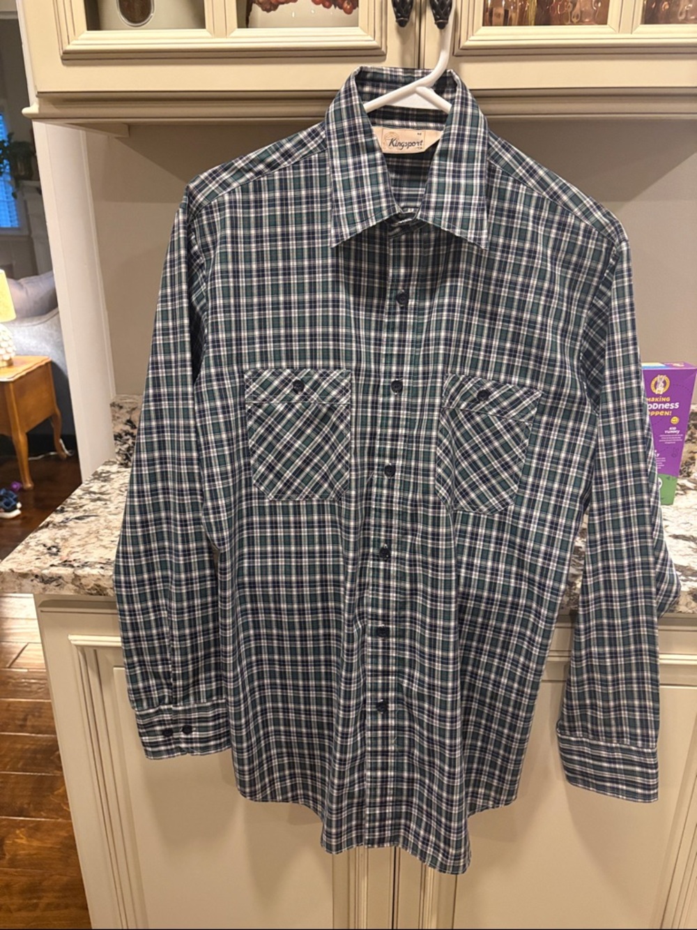 Vintage Kingsport Men's Green Plaid Button-Up Shirt